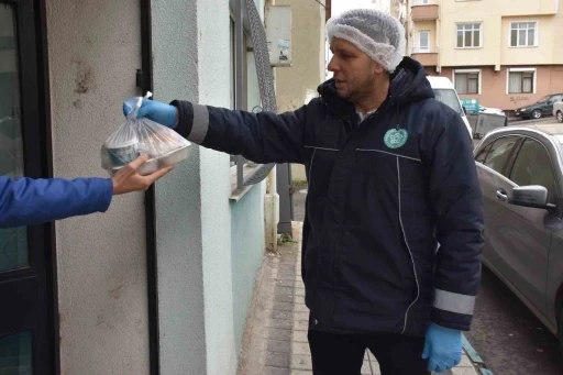 Sofralara Sıcak Dokunuş: Her gün bir 500 vatandaşa sıcak yemek hizmeti
