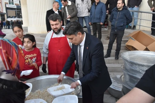 Söğüt Belediyesi’nin düzenlediği iftar yoğun ilgi gördü
