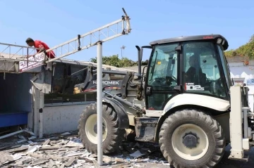 Söke’de eski otogar alanında söküm çalışması başladı
