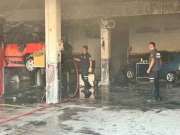 Suluova Sanayi Sitesinde araç yangını
