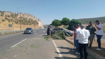 Sürücüsünün kontrolünden çıkan otomobil refüje çıktı: 1 yaralı
