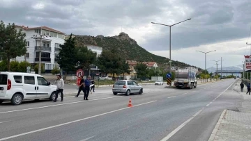 Süt kamyonuna çarpan otomobildeki 1 kişi yaralandı
