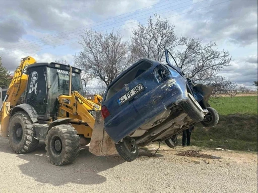 Takla atan araçtaki 5 kişi yaralandı
