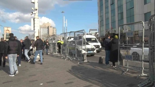 Taksim Meydanı demir bariyerlerle kapatıldı
