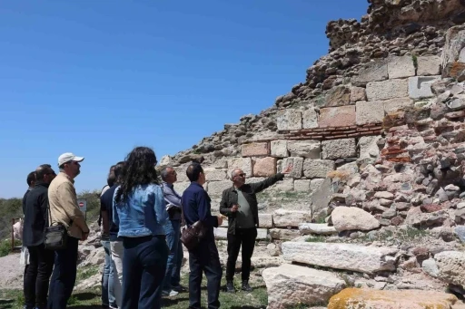 Tarih öğretmenleri Osmanlı Devleti’nden miras kalan Karacahisar Kalesi’ni gezdi
