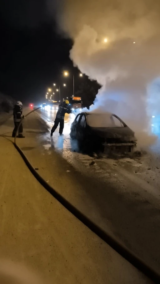 Tarsus’ta otoyolda araç yangını
