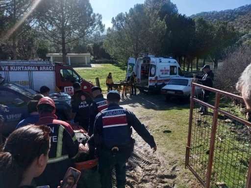 Taş duvardan düşen şahsı jandarma ekipleri ambulansa yetiştirdi
