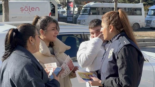 Tatvan’da polis ekiplerinden KADES ve dolandırıcılık bilgilendirmesi
