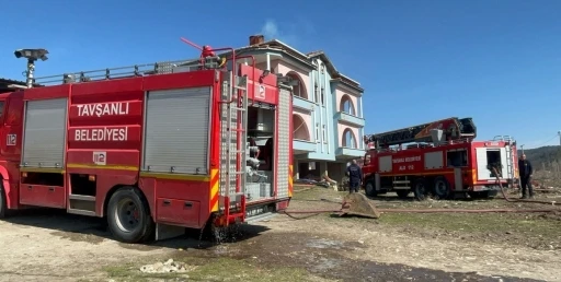 Tavşanlı’da bir evde çıkan yangın korkuttu
