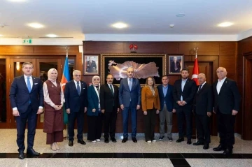 TBMM Başkanı Kurtulmuş, Türkiye’nin Bakü Büyükelçiliğini ziyaret etti
