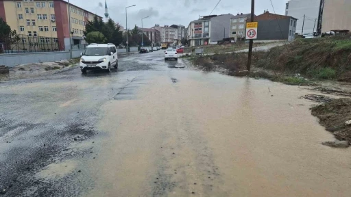 Tekirdağ’da sağanak sonrası bazı yollar suyla kaplandı
