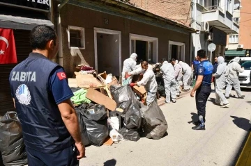 Tepebaşı’ndaki çöp ev temizlendi
