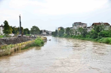 Terme Çayı taşma noktasına geldi
