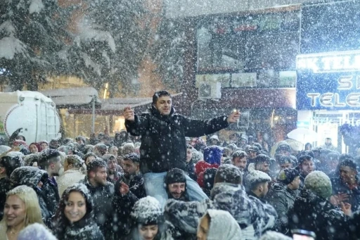 Terme’de kar şenliği, renkli görüntülere sahne oldu
