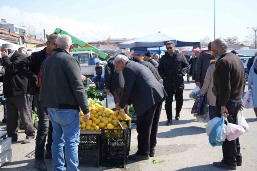 Ticaret satış hacmi yıllık yüzde 5,3 arttı
