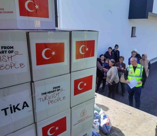 TİKA, Karadağ’da ihtiyaç sahiplerine gıda kolisi ulaştırdı
