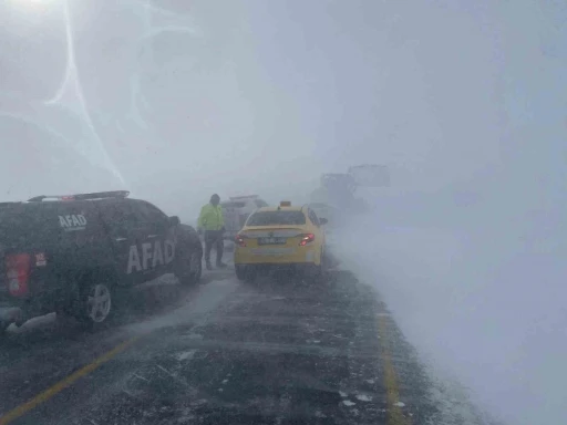 Tipi ve fırtınada mahsur kalan vatandaşlar kurtarıldı
