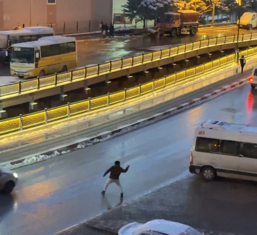 Tokat’ta çocukların tehlikeli oyunu kamerada
