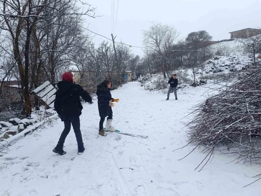 Tokat’ta yarıyıl tatili karla renklendi
