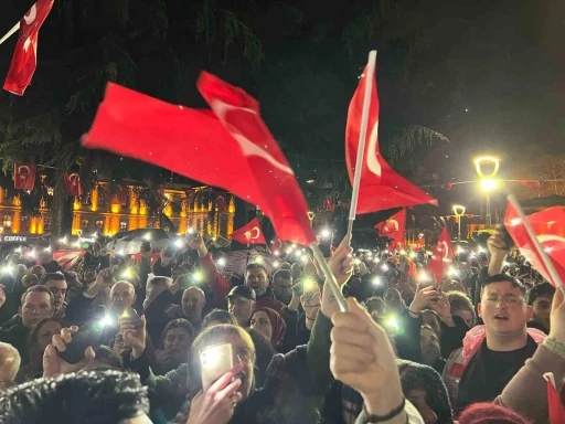 Trabzon’da CHP’liler Ekrem İmamoğlu için yürüdü
