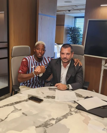 Trabzonspor, Simon Banza’ya imzayı attırdı
