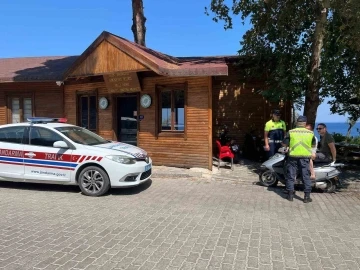 Trafik jandarması sürücüleri bilgilendirdi
