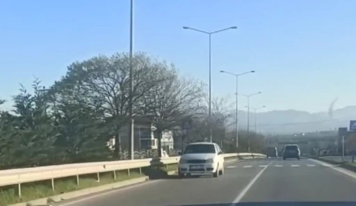 Trafikte tersine hareketler: Bu kez geri geri gitti
