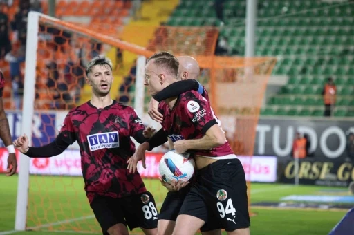 Trendyol Süper Lig: Alanyaspor: 2 - Trabzonspor: 1 (Maç sonucu)
