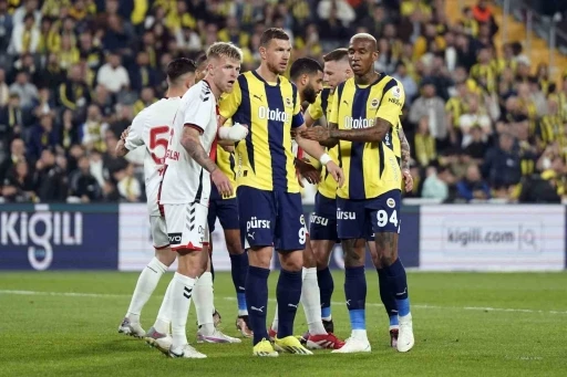 Trendyol Süper Lig: Fenerbahçe: 0 - Samsunspor: 0 (İlk yarı)
