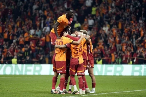 Trendyol Süper Lig: Galatasaray: 3 - Antalyaspor: 0 (İlk yarı)
