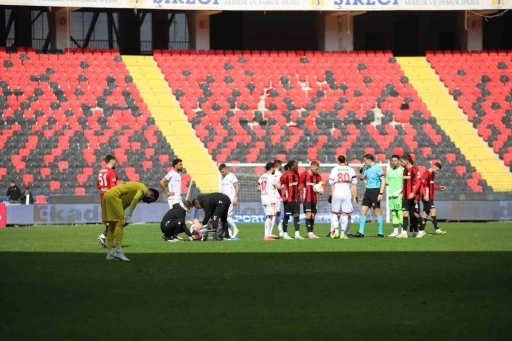 Trendyol Süper Lig: Gaziantep FK: 1 - Sivasspor: 1 (İlk yarı)
