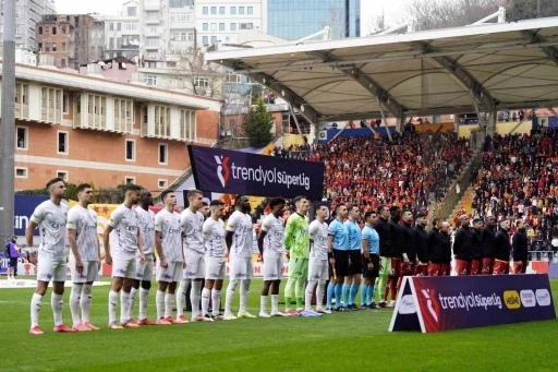 Trendyol Süper Lig: Kasımpaşa: 0 - Galatasaray: 1 (Maç devam ediyor)
