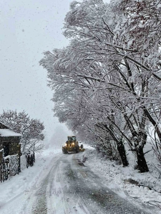 Tunceli’de beyaz esaret: 222 köy yolu kapandı
