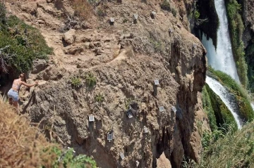 Turistlerin &quot;yasak aşkı&quot; Düden Şelalesi
