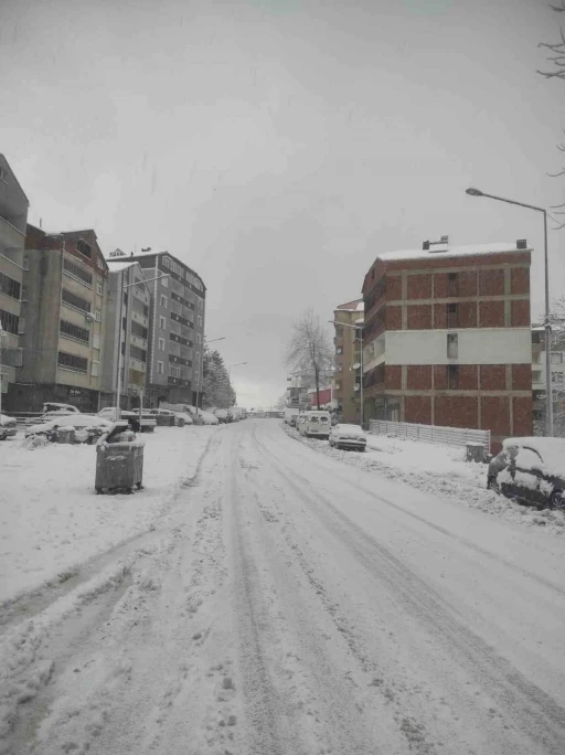 Türkeli karla uyandı, okullar tatil edildi
