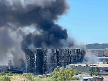 Tuzla’daki fabrika yangınına ilişkin Valilik’ten açıklama: “Ölen ya da yaralanan yok”
