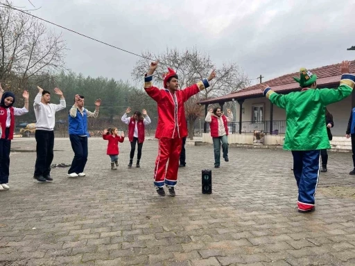 Ula’da Çocuklar Sanat ve Sporla Eğlendi