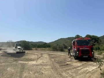 Ula’da ziraat arazisinde çıkan yangın ekipler tarafından söndürüldü
