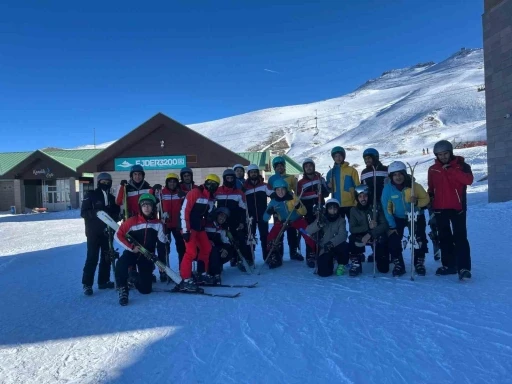 Uluslararası öğrencilerin Konaklı’da kayak keyfi
