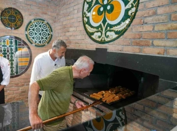 Ümraniye Belediyesi’nden özel bir lezzet: Taş fırında simit
