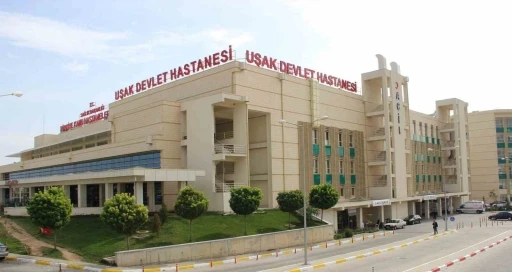 Uşak Eğitim ve Araştırma Hastanesindeki yasak bölgede sigara içenlere ceza yazıldı
