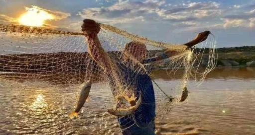 Uşak’ta iç su balıkları av yasağı başladı
