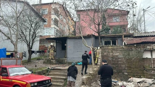 Üsküdar’da gecekondu yangını: O anlar kamerada
