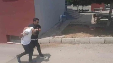 Uyuşturucu suçundan firari 2 hükümlü narkotik polislerden kaçamadı
