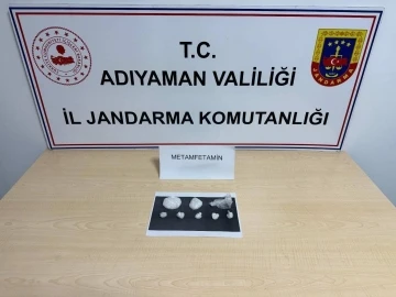 Uyuşturucuyla yakalanan 2 şahıs tutuklandı
