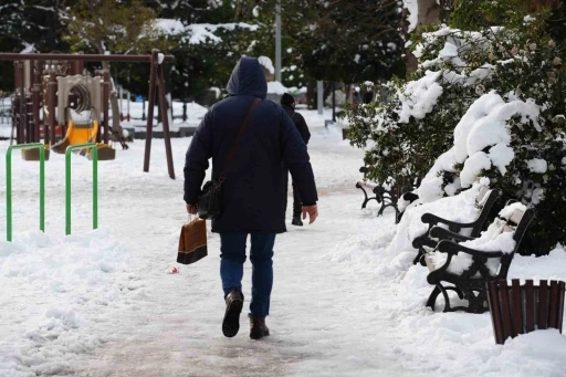 Uzmanından buzda kaza yaşamamak için öneriler
