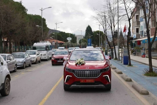 Vali Akbıyık makam aracı TOGG’u Gazze’li damada gelin arabası olarak tahsis etti
