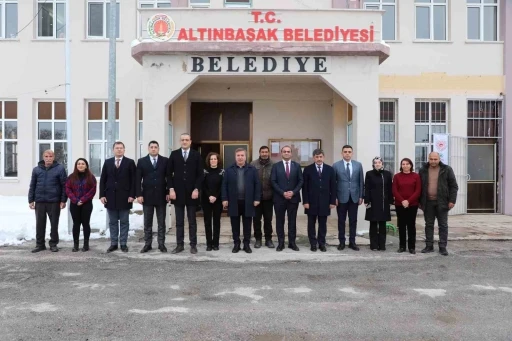 Vali Aydoğdu, Altınbaşak Belediyesini ziyaret etti
