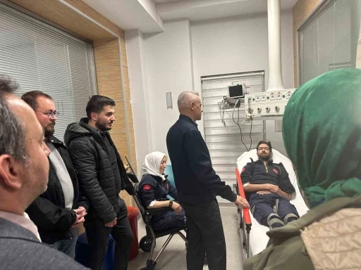 Vali Çiçekli, ambulans kazasında yaralananları ziyaret etti
