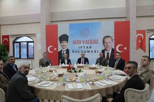 Vali Koç, muhtarlarla iftar sofrasında bir araya geldi
